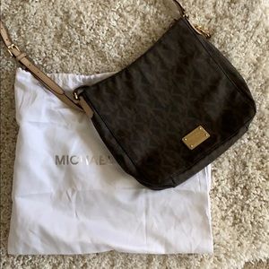 Authentic MK jet set crossbody with dust bag